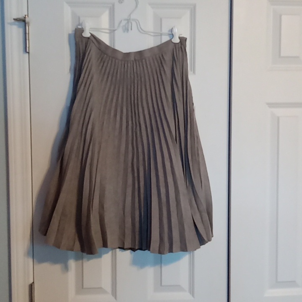 Valerie Stevens Grey Suede A-Line Pleated Skirt